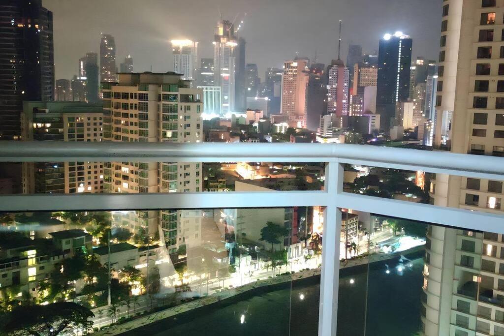 Aveline Suites Elite Rockwell View Acqua Private Residences Near Rockwell Makati Μανίλα Εξωτερικό φωτογραφία