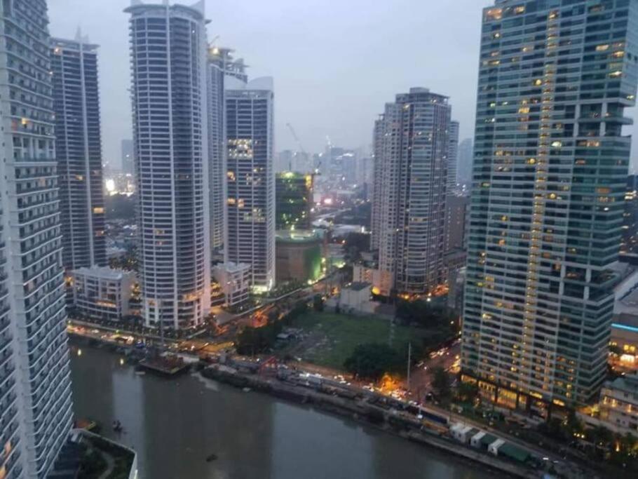 Aveline Suites Elite Rockwell View Acqua Private Residences Near Rockwell Makati Μανίλα Εξωτερικό φωτογραφία